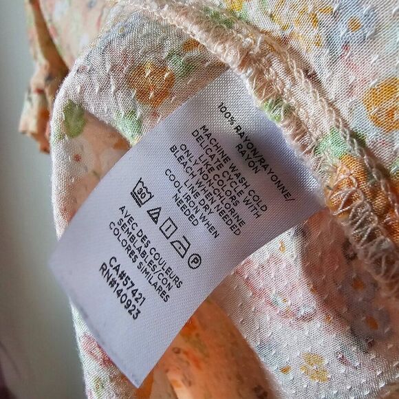 EUC LOFT DAINTY FLORAL MOCK NECK RUFFLED HALF SLEEVES TOP SIZE M - Picture 13 of 15